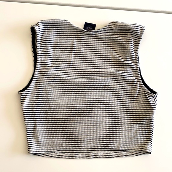 Crop top - Picture 2 of 2